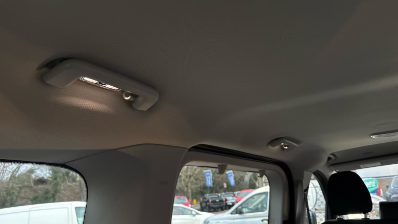 Ford Tourneo Custom 320 L2 Diesel Fwd 2.0 EcoBlue 136ps H1 Zetec 8 seater Auto